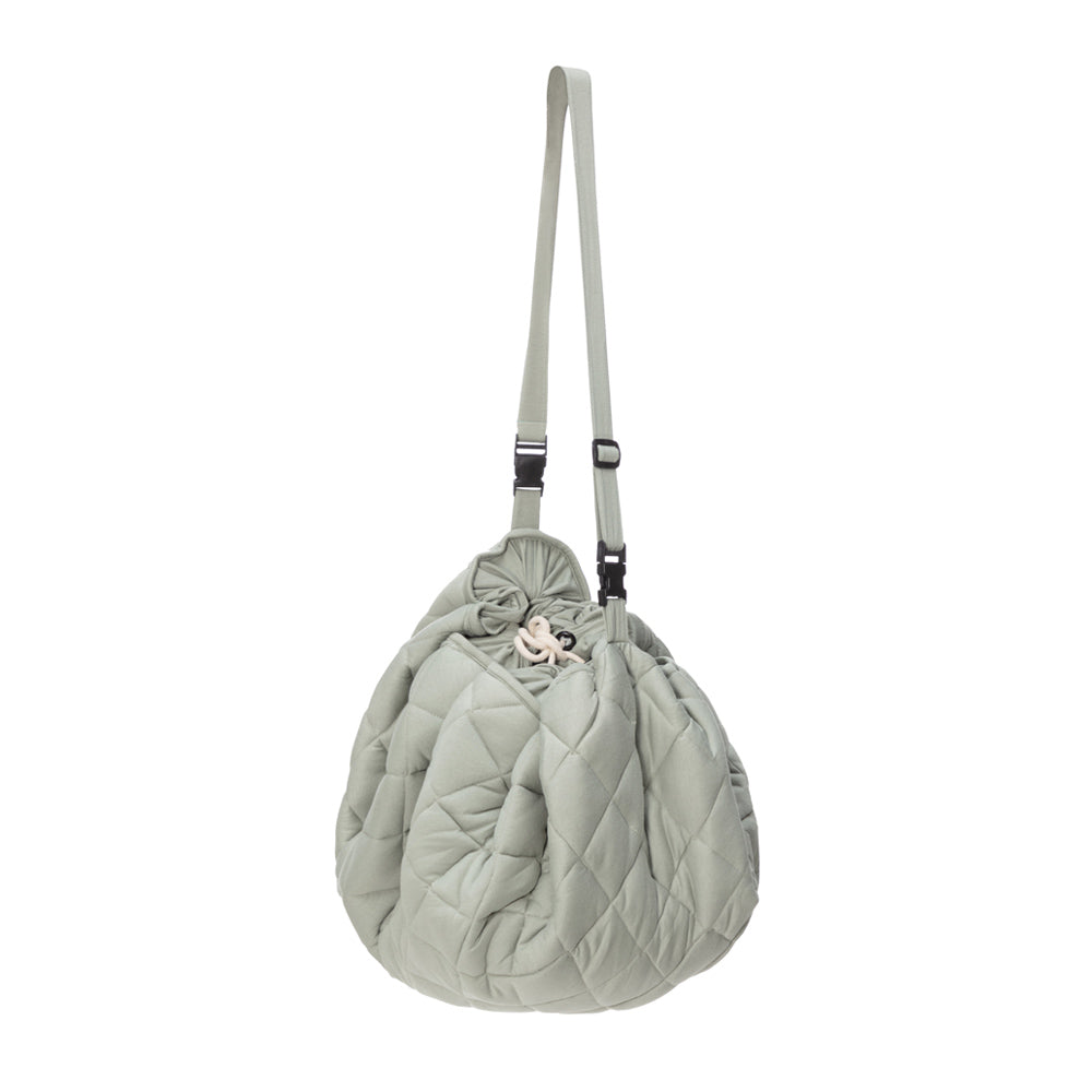 2-in-1 organic babyspeelkleed & reistas - meadow green