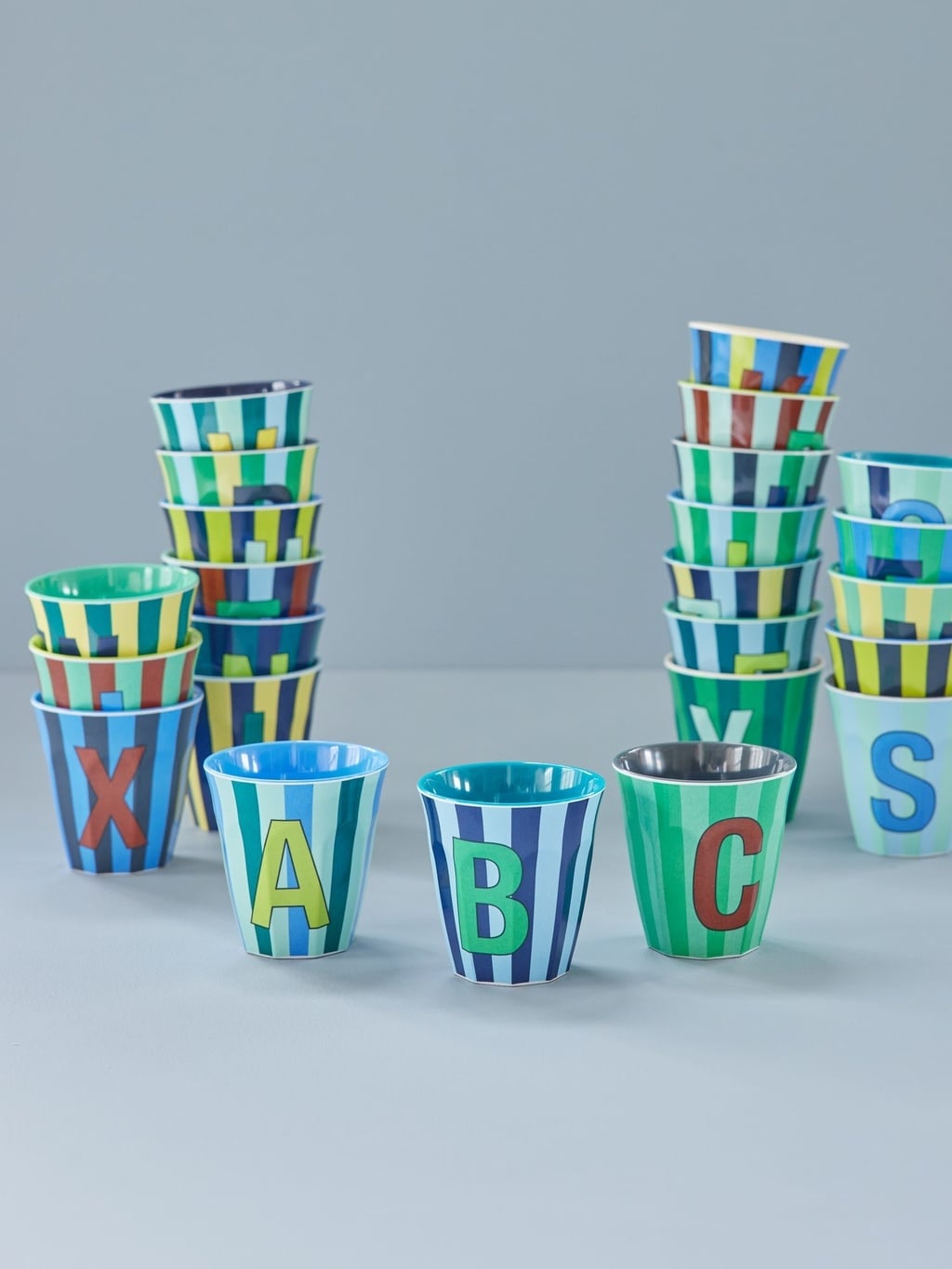 Rice Melamine Beker - Medium - Alfabet Multicolor Blauw